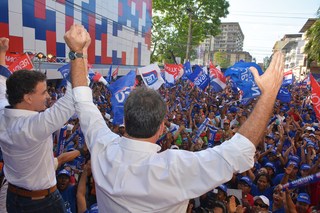 El candidato presidencial del opositor Partido Revolucionario Democrático (PRD), Juan Carlos Navarro, escogió al dirigente independiente Gerardo Solís, como su compañero de nómina