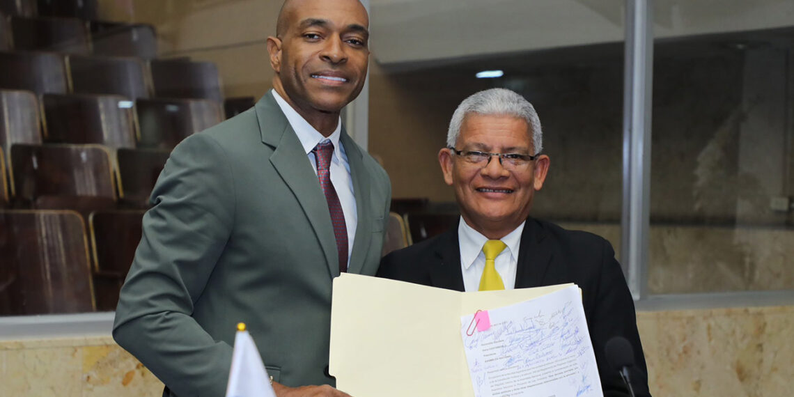 Jairo Bolota Salazar presenta ante proyecto de ley de amnistia para delitos políticos
