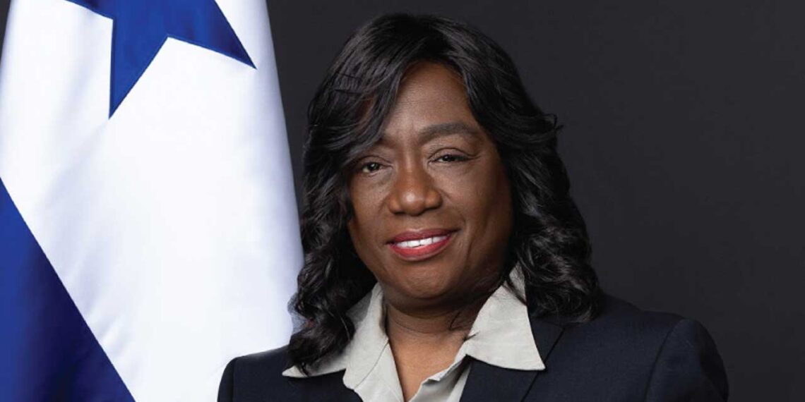 Ministra Lucy Molinar - Análisis del primer año de gestión del MEDUCA - Tu Política - tupolitica.com