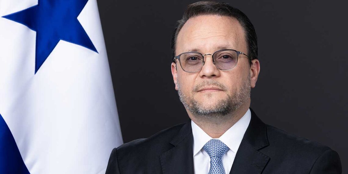 Ministro Julio Moltó - Ministerio de Comercio e Industrias - Análisis político y comunicacional del primer año de gestión. - Tu Política - tupolitica.com