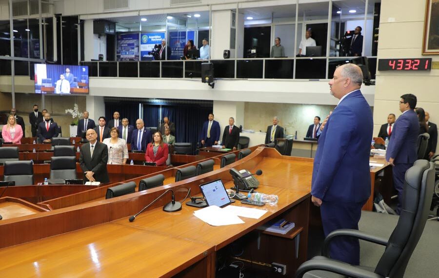 Diputados presentan iniciativas legislativas para eliminar las jubilaciones especiales - Tu Política