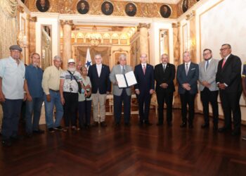 Presidente Mulino sanciona ley que paga a jubilados intereses por décimos retenidos de 1972 a 1983