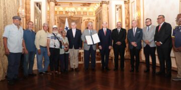 Presidente Mulino sanciona ley que paga a jubilados intereses por décimos retenidos de 1972 a 1983