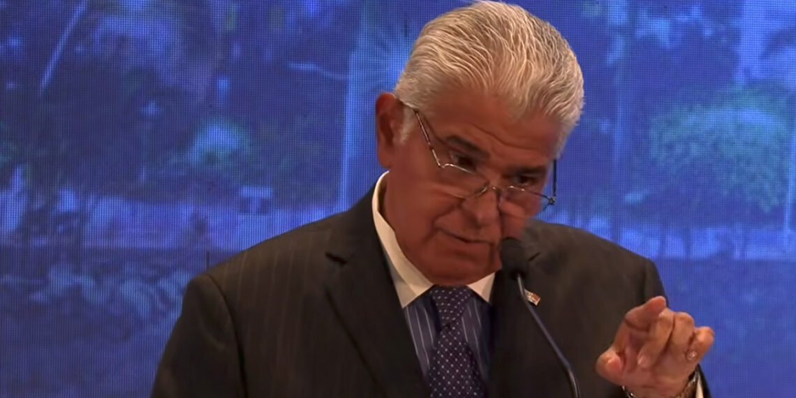 Un análisis forense del discurso del presidente Mulino ante la Cámara de Comercio revela una pieza de comunicación eficiente pero no exenta de manipulaciones, cifras sin contexto y vacíos que el auditorio debería haber cuestionado. - Tu Política