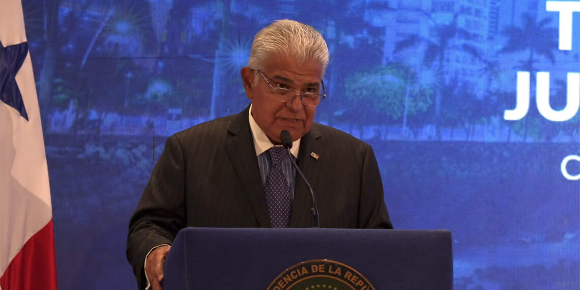 Presidente José Raúl Mulino durante discurso sobre economía, Canal de Panamá y reformas en el país