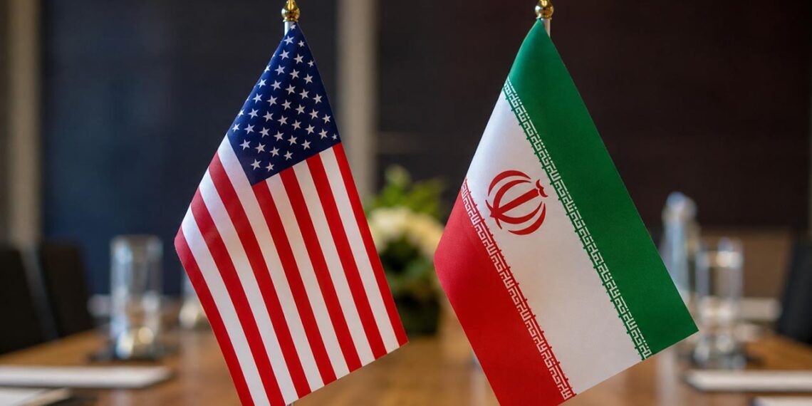 Sala diplomática vacía con banderas de Estados Unidos e Irán sobre una mesa de negociación. - Análisis de Tu Política