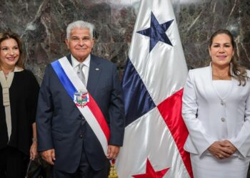 Presidente Mulino en la Asamblea Nacional de Panamá junto a la Presidente de la Asamblea, Shirley Castañedas - Tu Política